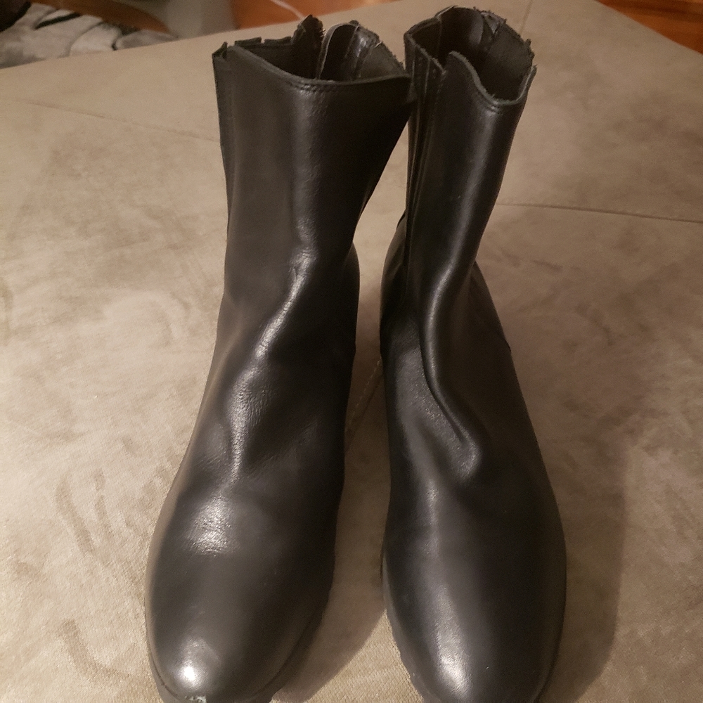 SLIGHTLY WORN Booties